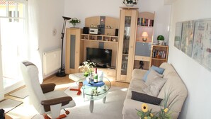 Apartamento familiar | Sala de estar | Una televisión de pantalla plana