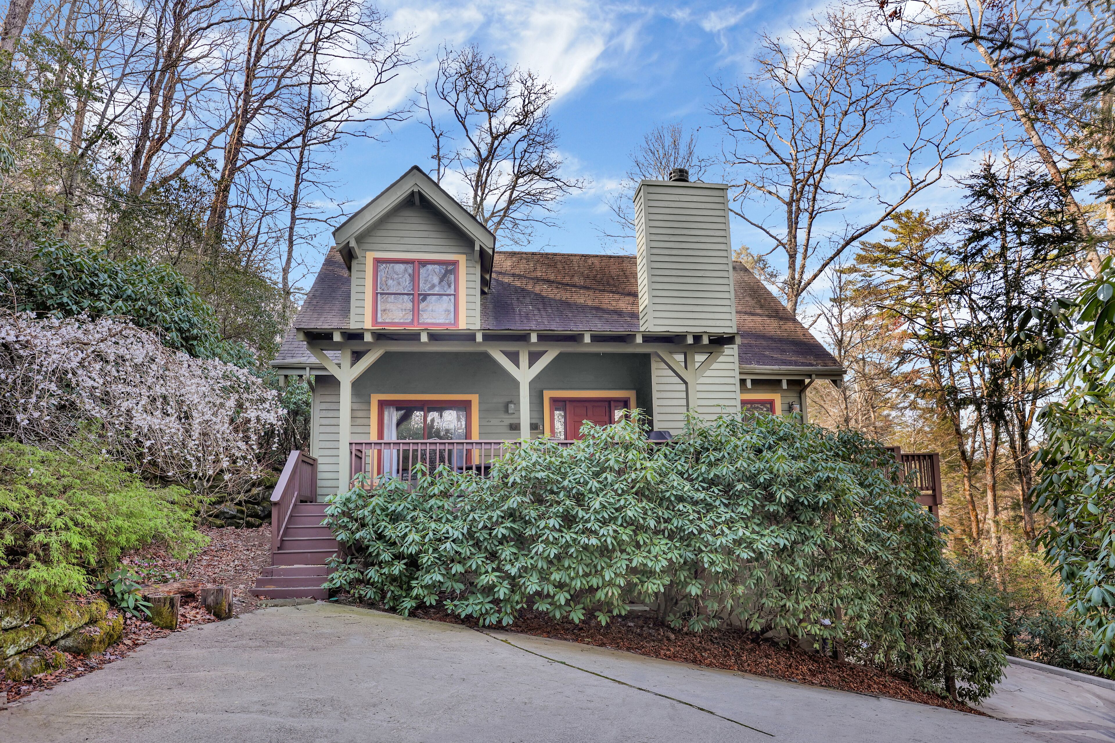 Glen Falls Cottage - Mountain Getaway