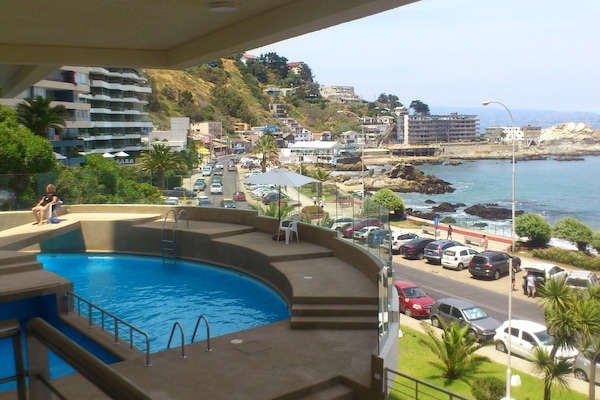 Piscina a l'aire lliure i piscina climatitzada