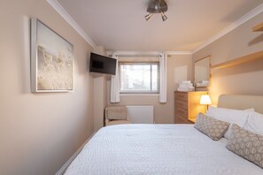 Apartment, 1 Bedroom | 1 bedroom, free cribs/infant beds, free WiFi, bed sheets