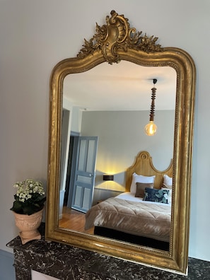 Deluxe Suite, Courtyard View | 1 bedroom, premium bedding, minibar, free WiFi - Champagne Philippe Martin (Cumières)