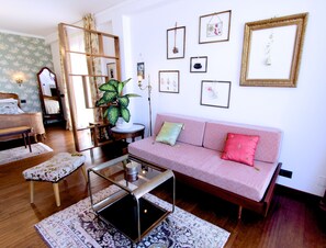 Romantic Double Room (La Romantique) | In-room safe, individually decorated, blackout drapes, free WiFi - Al 33 Giri (Cefalù)