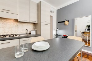 Fridge, microwave, oven, stovetop