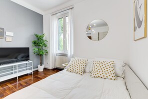 1 bedroom, desk, iron/ironing board, free WiFi