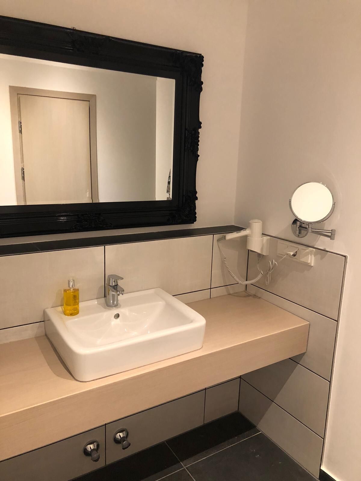 individually decorated, individually furnished, desk, laptop workspace