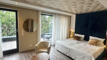 Quarto casal superluxo, 2 camas de solteiro | Individualmente decorados, individualmente mobiliados, escrivaninha