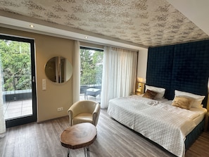 Luxury Double Room, 2 Single Beds | Individually decorated, individually furnished, desk, laptop workspace - Hotel Athen Kelsterbach Airport (Kelsterbach)