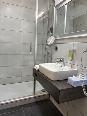 Decoración personalizada, muebles diferentes y escritorio 