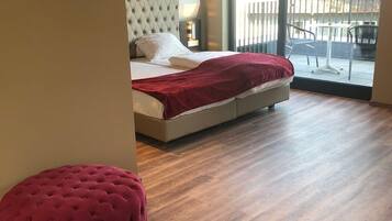 Deluxe Double Room, Balcony | Individually decorated, individually furnished, desk, laptop workspace