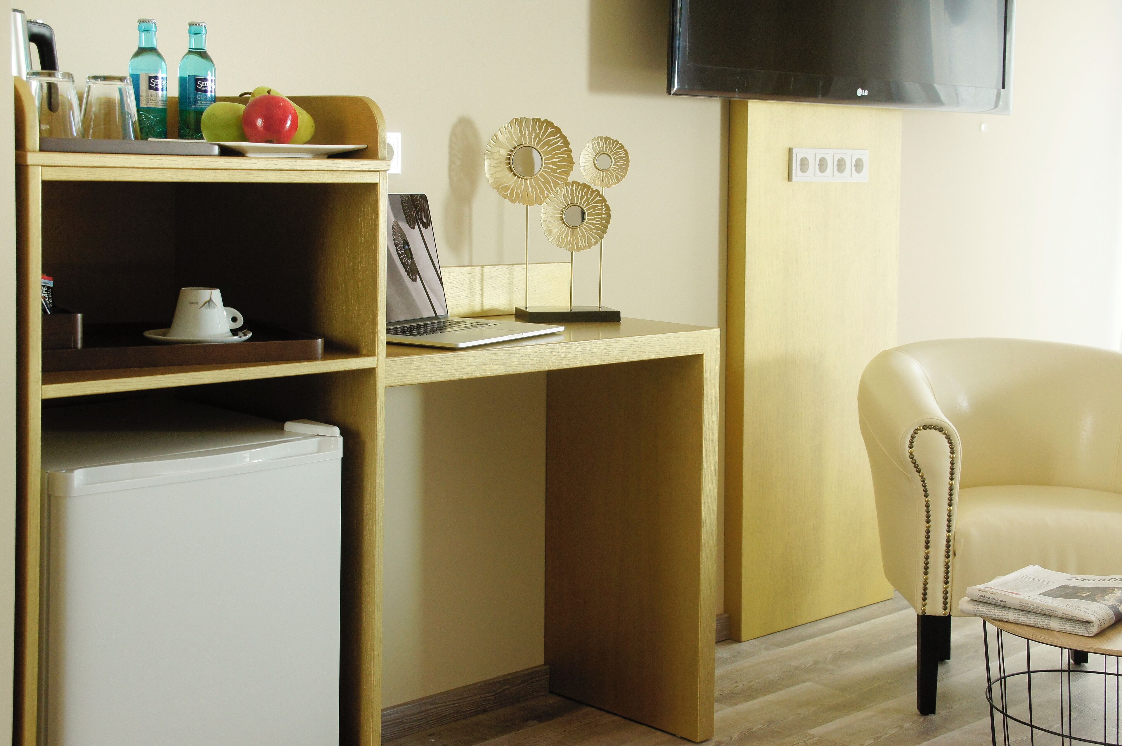 individually decorated, individually furnished, desk, laptop workspace