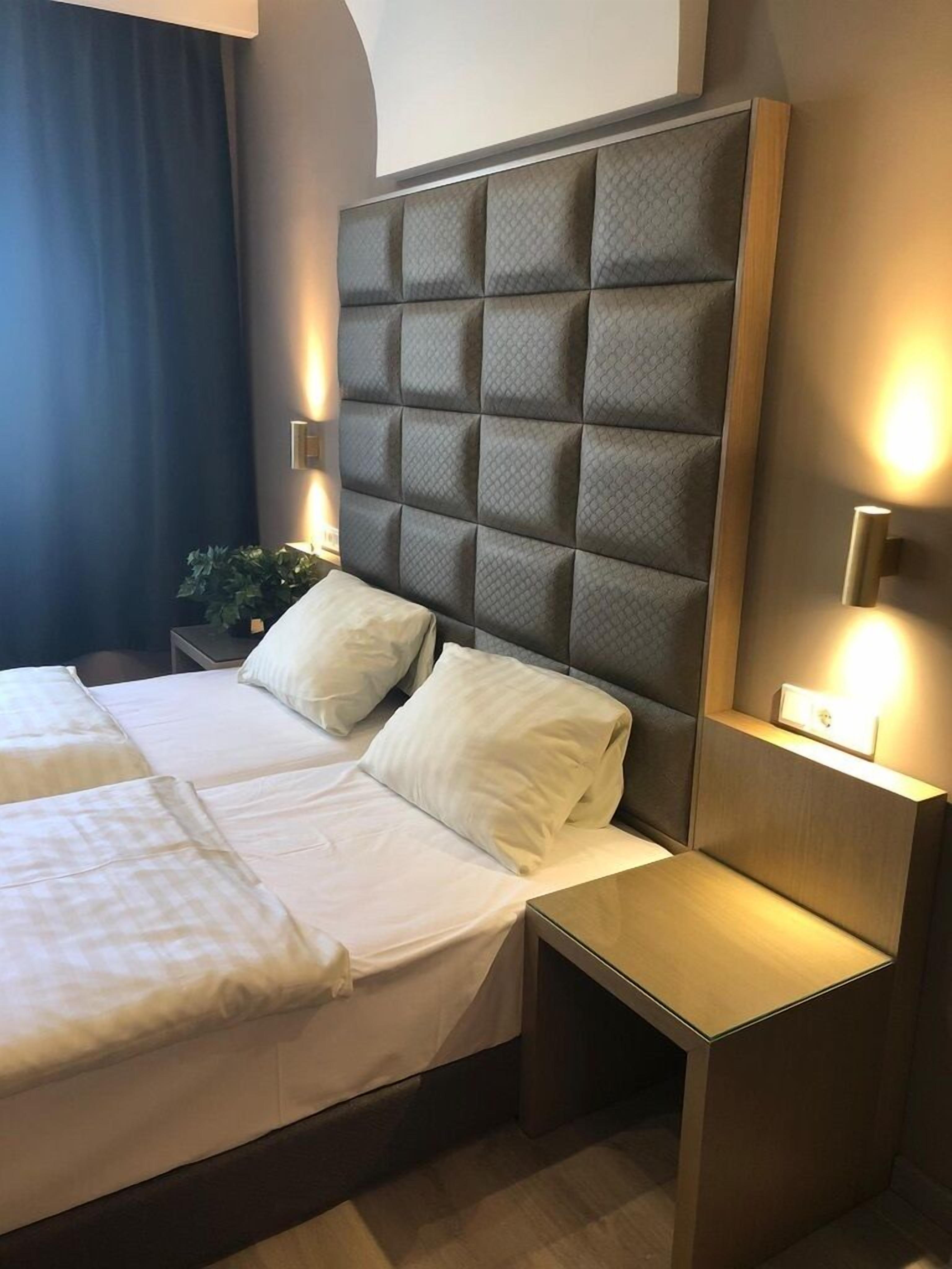 individually decorated, individually furnished, desk, laptop workspace