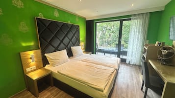 Deluxe-Doppelzimmer, Balkon | Individuell dekoriert, individuell eingerichtet, Schreibtisch