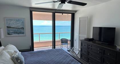 Gorgeous Hideaway on the Beach-Crescent Beach Club