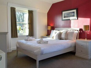 5 bedrooms, free WiFi, bed sheets