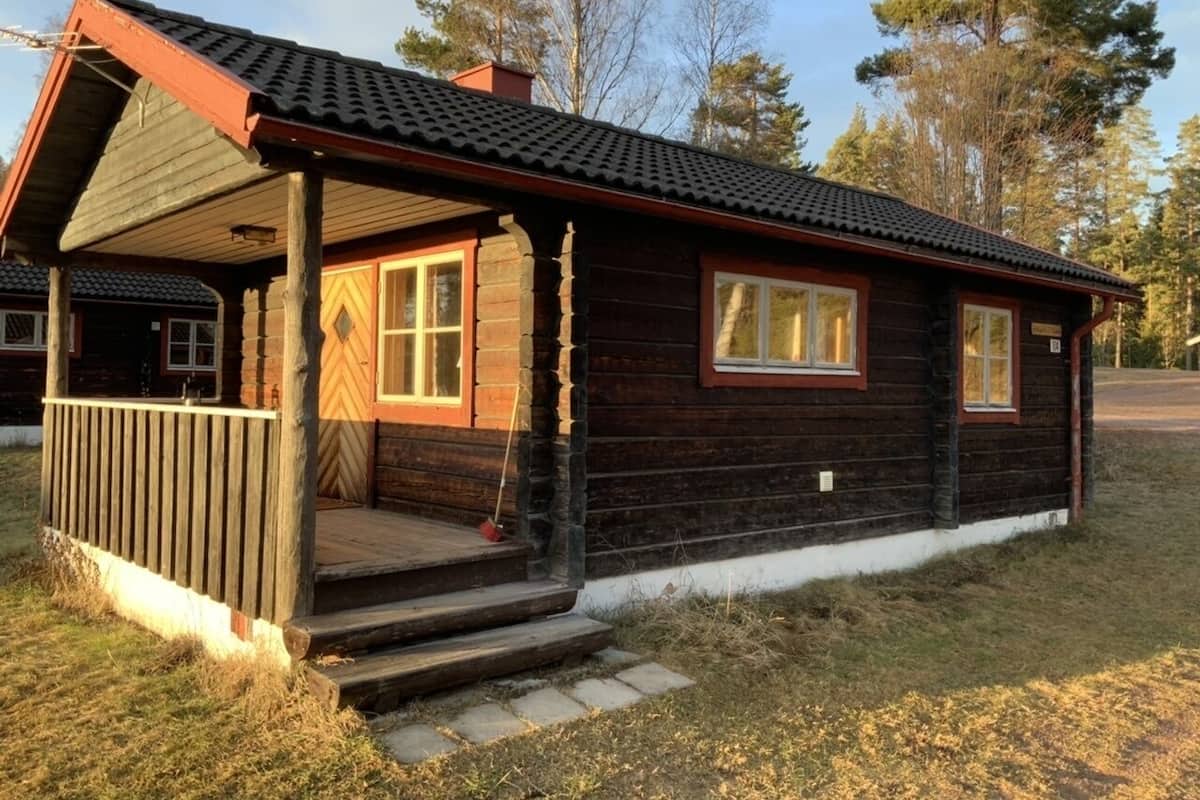 Cabin (4 Beds, 104) | 2 bedrooms, cribs (free), WiFi (free), individually decorated