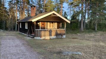 Cabin (5 Beds, 118) | 2 bedrooms, individually decorated, individually furnished