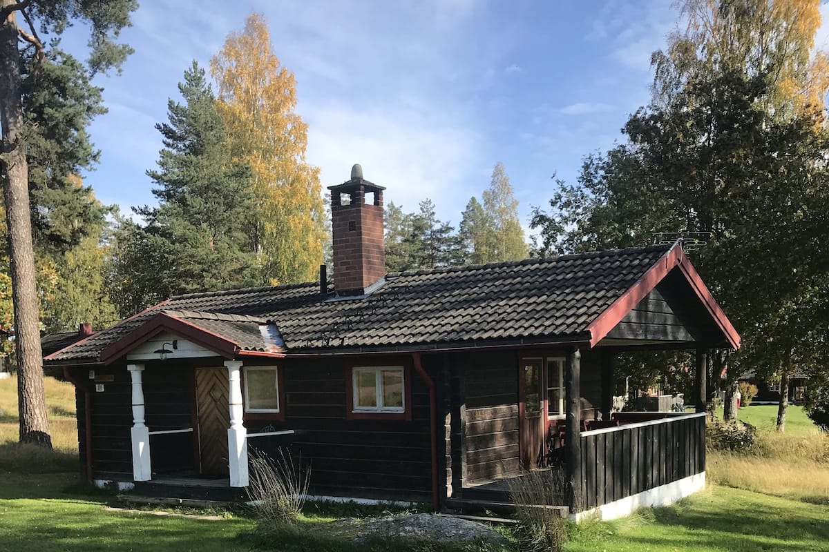 Cabin (6 Beds, 101) | 2 bedrooms, cribs (free), WiFi (free), individually decorated