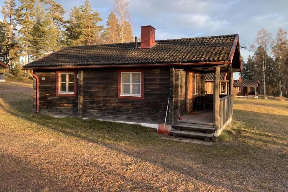 Cabin (4 Beds, 103) | 2 bedrooms, cribs (free), WiFi (free), individually decorated