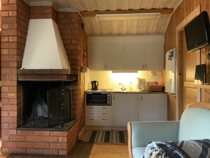 Cabin (5 Beds, 107) | Private kitchen