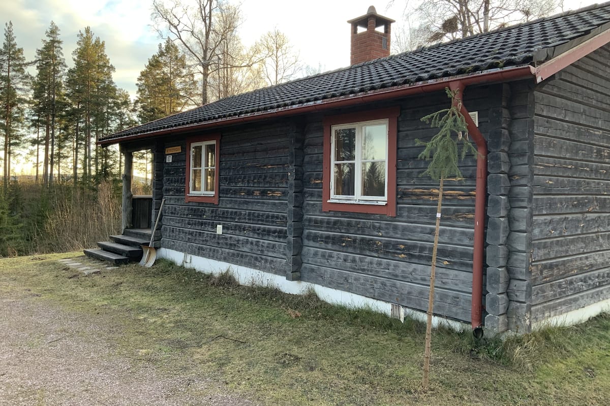 Cabin (5 Beds, 107) | 2 bedrooms, cribs (free), WiFi (free), individually decorated
