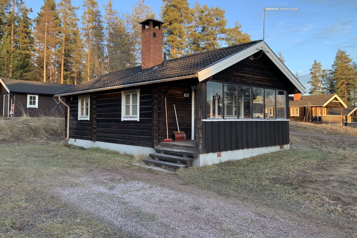 Cabin (3 Beds, 114) | 2 bedrooms, cribs (free), WiFi (free), individually decorated