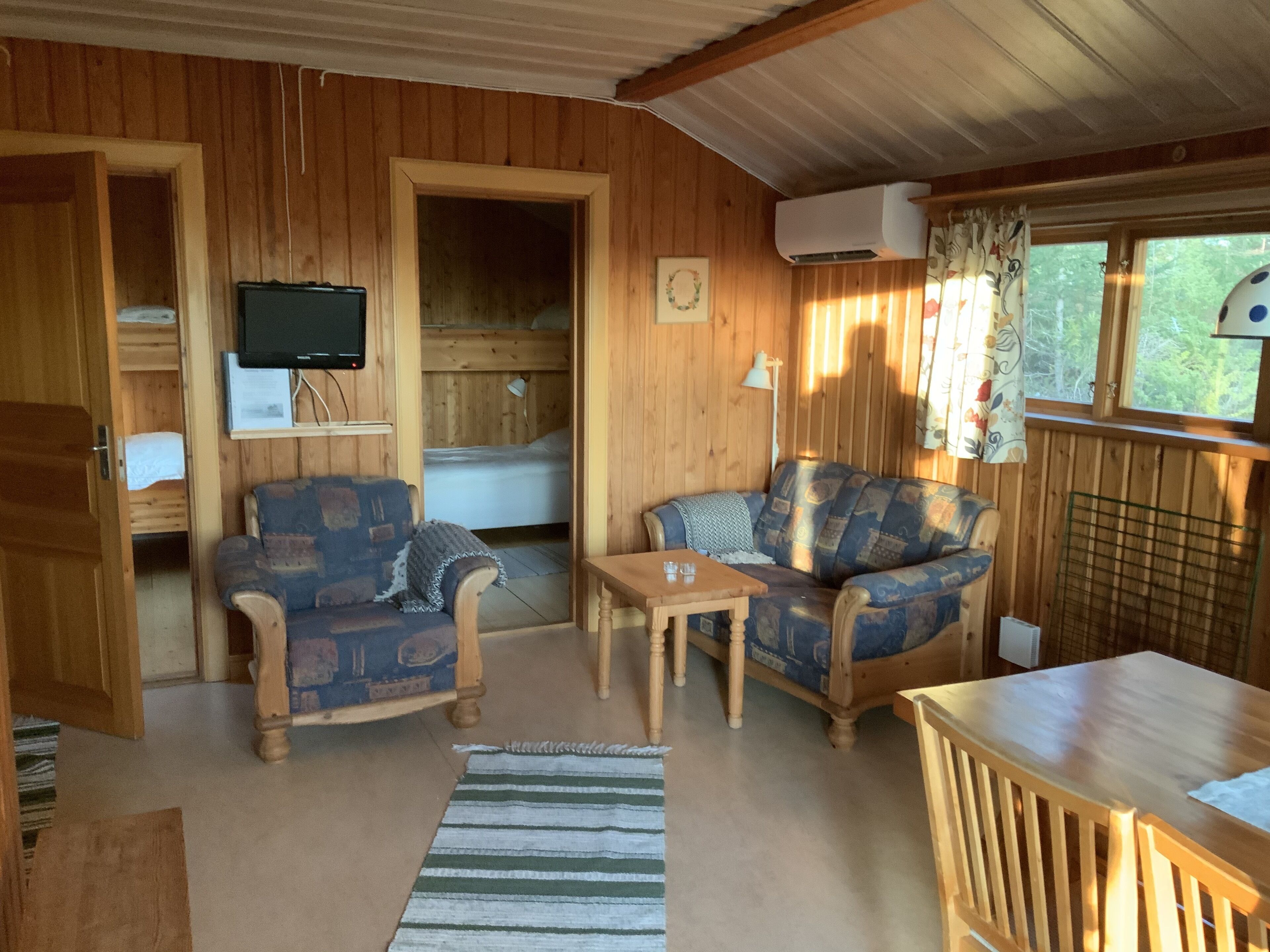 Cabin (4 Beds, 110) | Ruang tamu