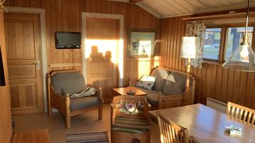 Cabin (4 Beds, 106) | 2 bedrooms, individually decorated, individually furnished
