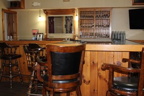 Bar (on property) - Private Killington Area Inn all to Yourself! (Pittsfield)