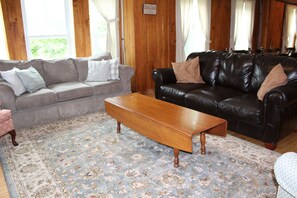 Smart TV, libros y estéreo 