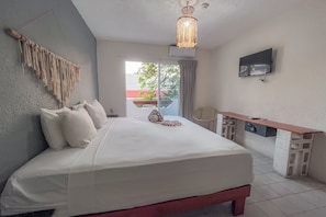 Habitación clásica, 1 cama doble | Minibar, caja fuerte, tabla de planchar con plancha y wifi gratis