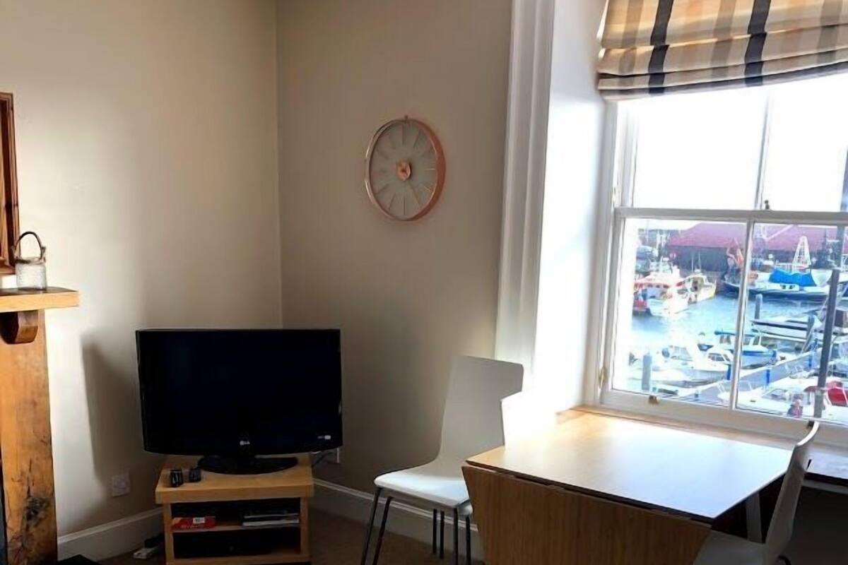 Apartment (Kittiwake) | Living room | Flat-screen TV