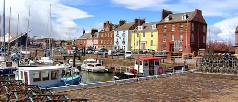 Pemandangan kota dari properti