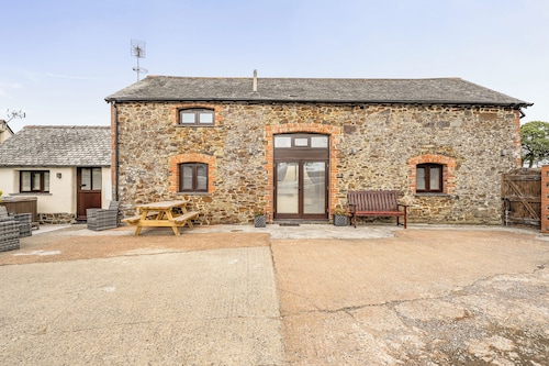 Granary Barn, A Rural Retreat - Private Hot Tub,