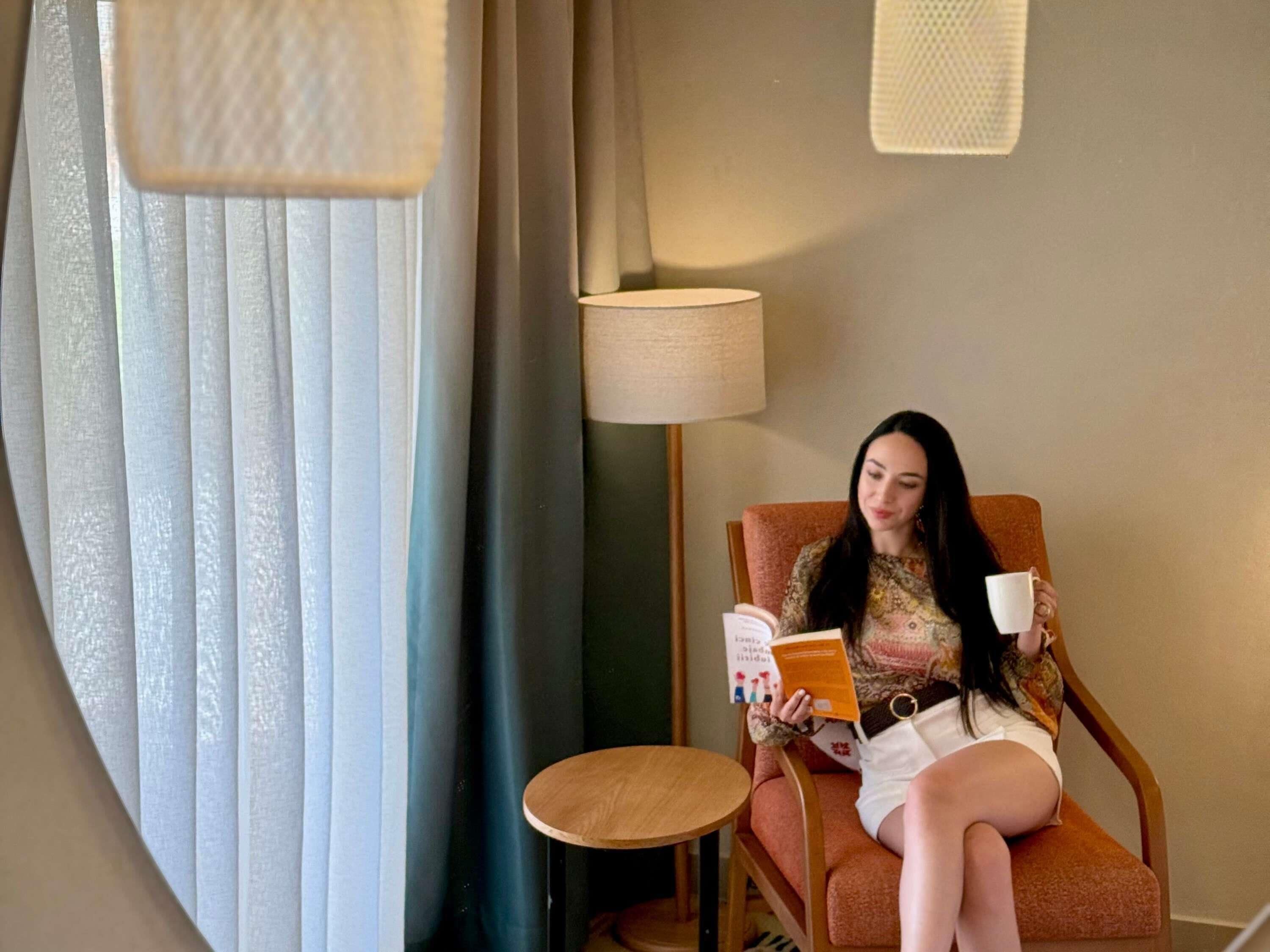 Minibar, coffres-forts dans les chambres, fer et planche à repasser