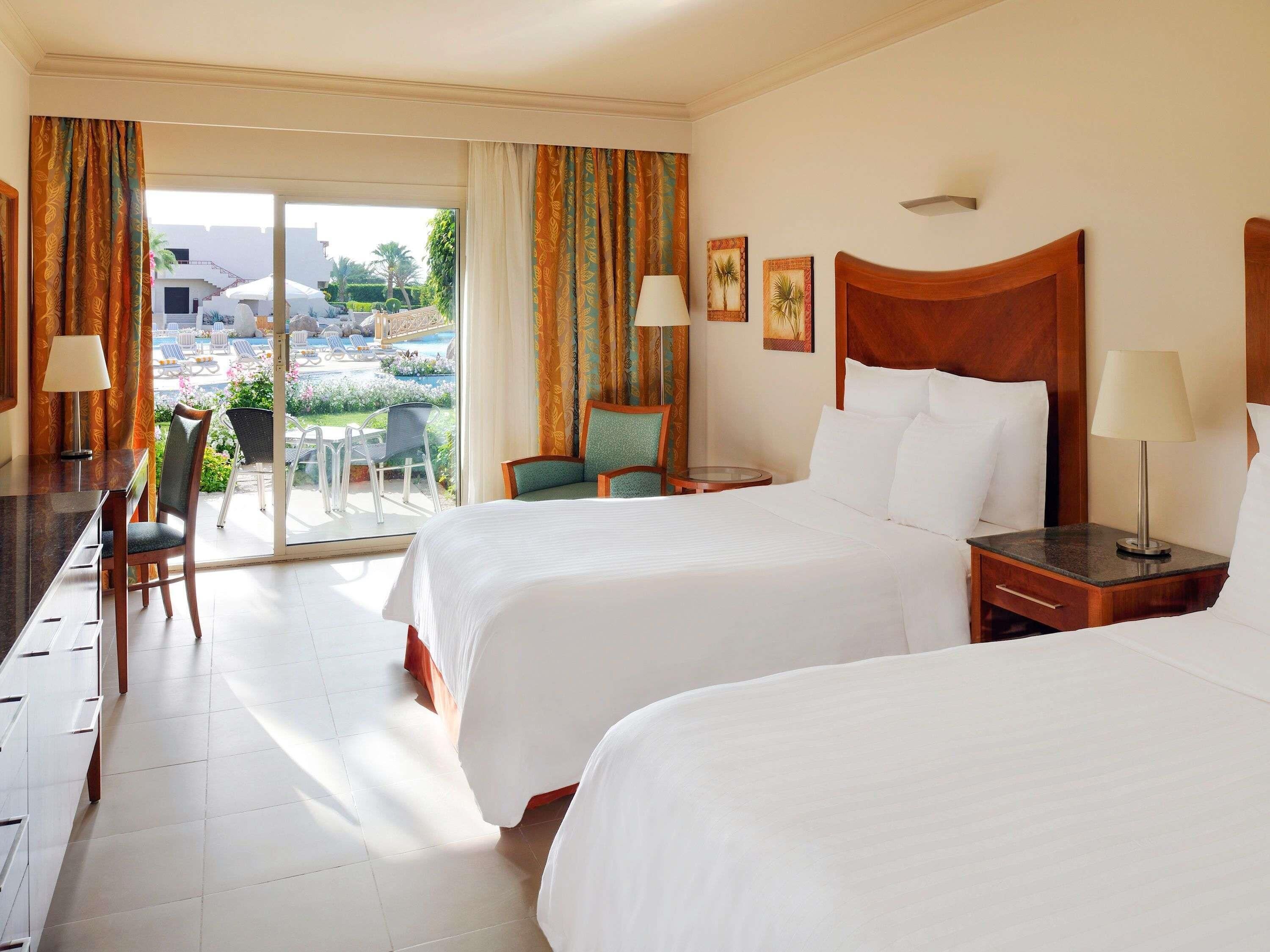 Minibar, safe på rommet, strykejern/-brett og wi-fi (inkludert)