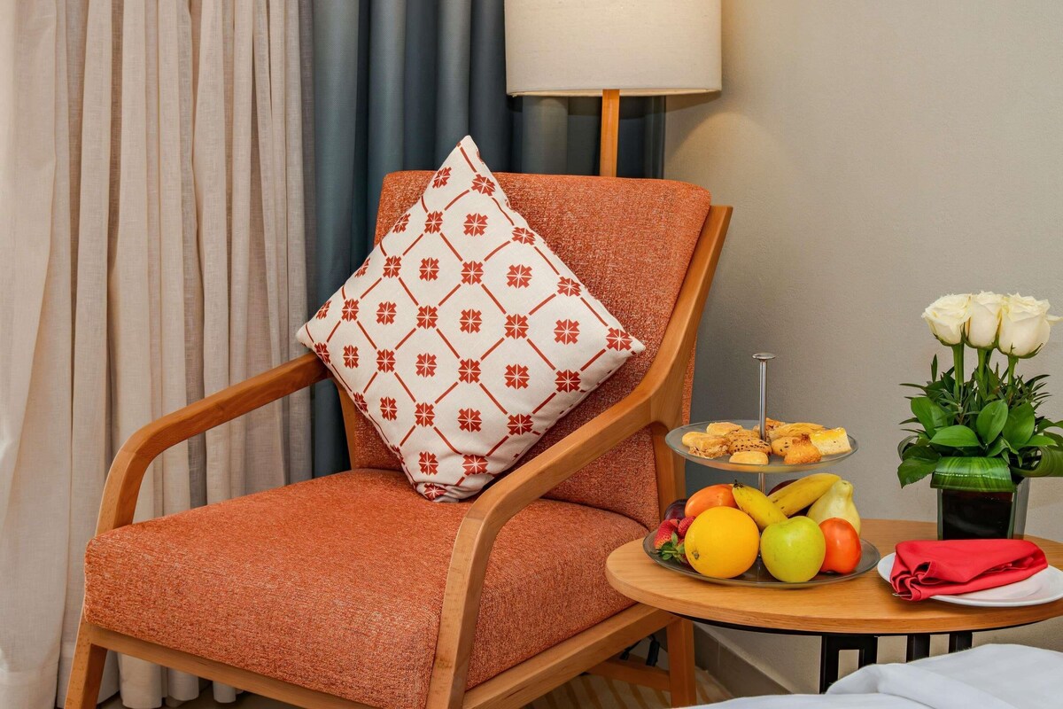 Minibar, in-room safe, iron/ironing board, WiFi (free)