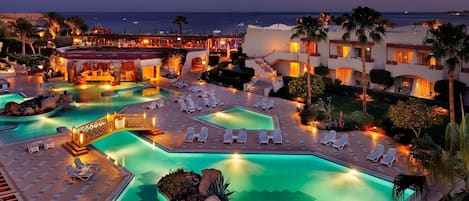 2 outdoor pools, sun loungers