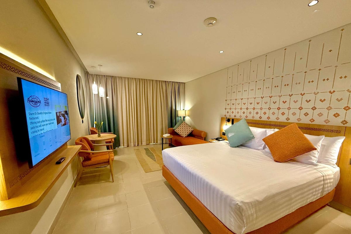 Minibar, in-room safe, iron/ironing board, free WiFi