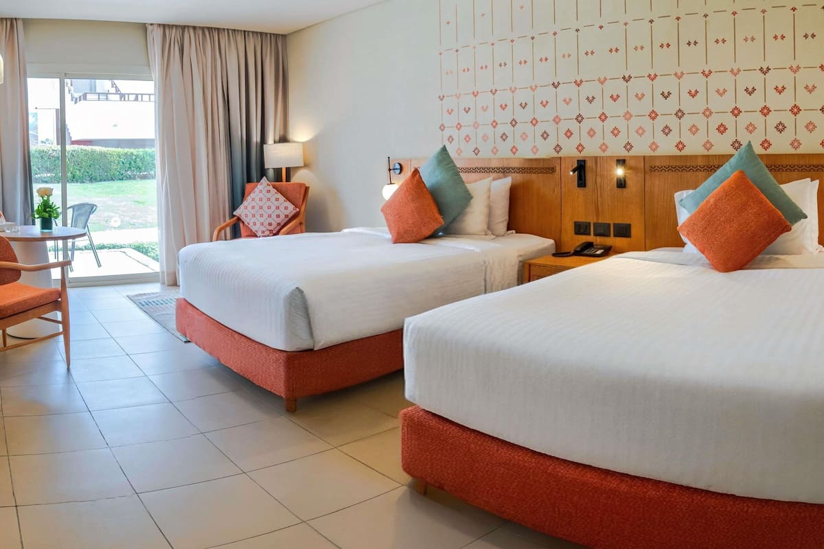 Minibar, värdeförvaringsskåp på rummet och strykjärn/strykbräda