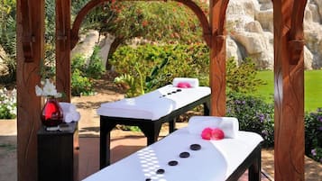 Couples treatment rooms, body treatments, facials