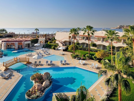 Superior Room, 1 King Bed, Sea View (Beach side) | Minibar, in-room safe, iron/ironing board, free WiFi