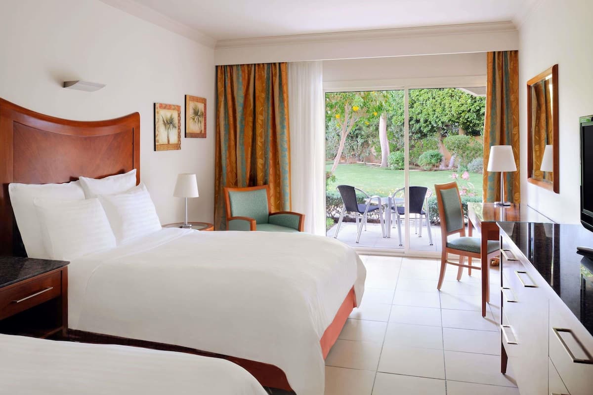 Minibar, in-room safe, iron/ironing board, free WiFi