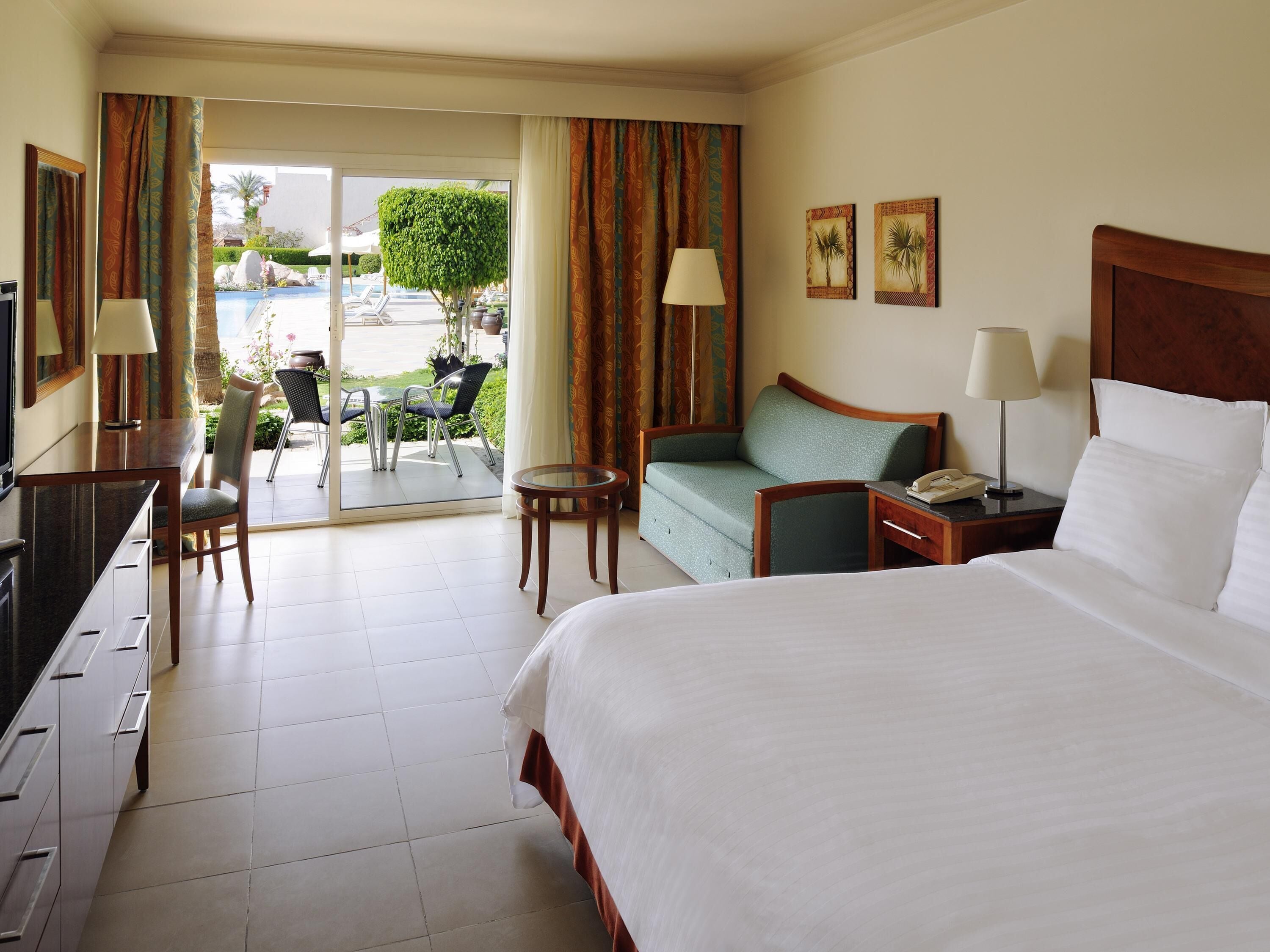 Minibar, in-room safe, iron/ironing board, free WiFi