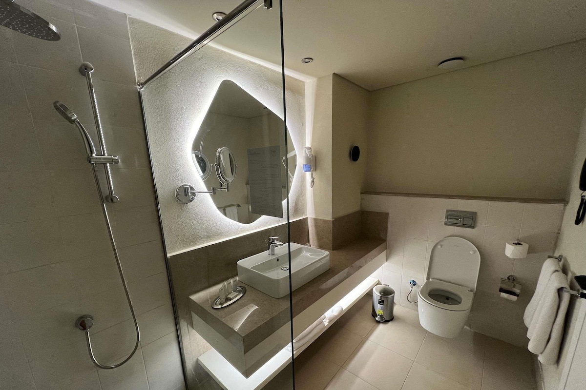 1 habitación, minibar y caja de seguridad en la habitación
