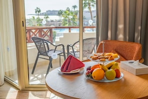 Minibar, in-room safe, iron/ironing board, free WiFi