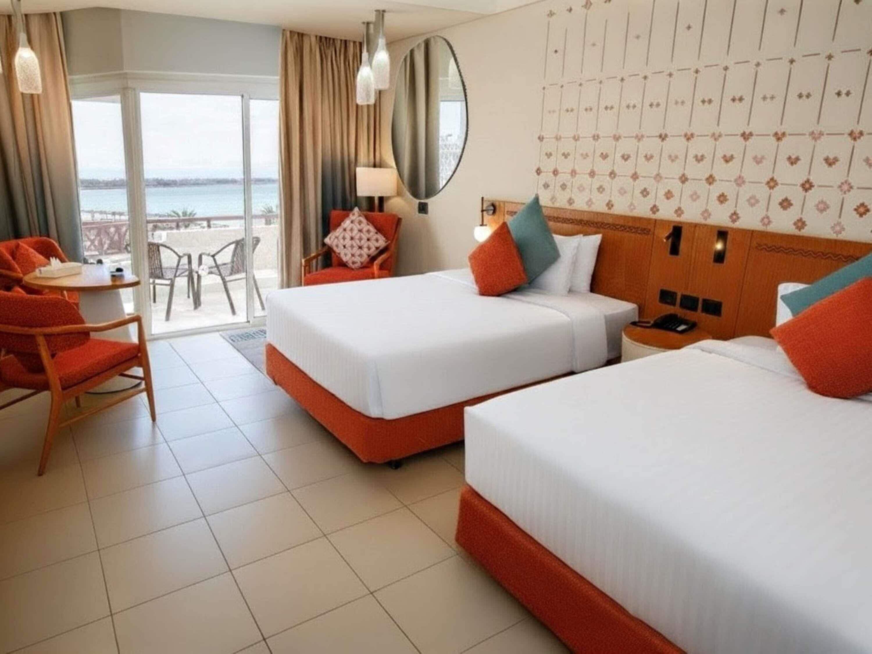 Rom – superior, 2 enkeltsenger, sjøutsikt (Beach side) | Minibar, safe på rommet, strykejern/-brett og wi-fi (inkludert)