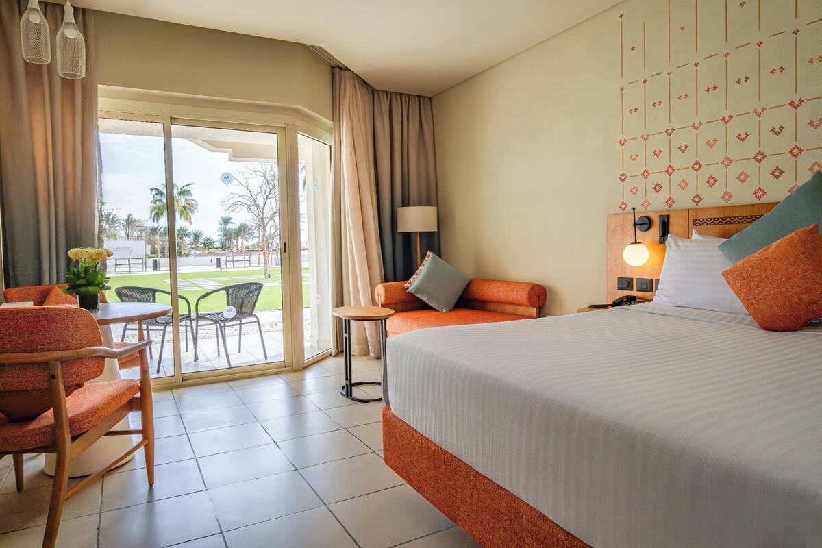 Minibar, in-room safe, iron/ironing board, free WiFi