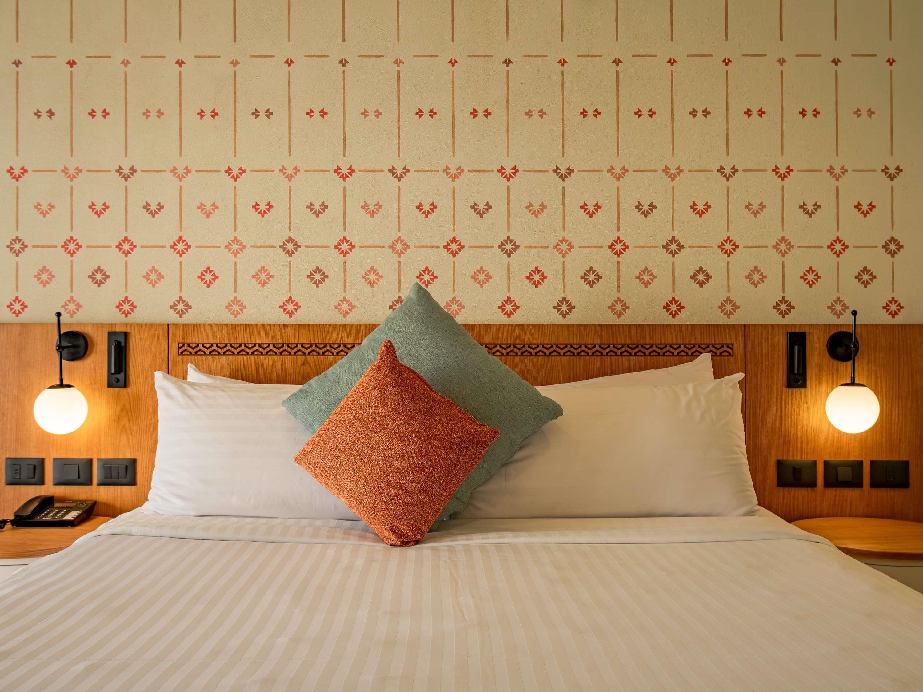 Minibar, két bảo mật tại phòng, bàn ủi/dụng cụ ủi quần áo 