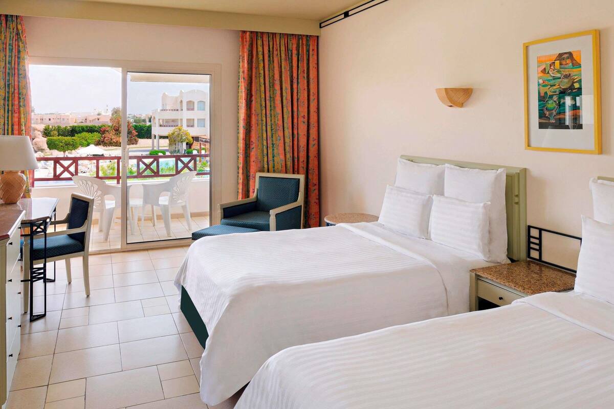 Minibar, in-room safe, iron/ironing board, free WiFi