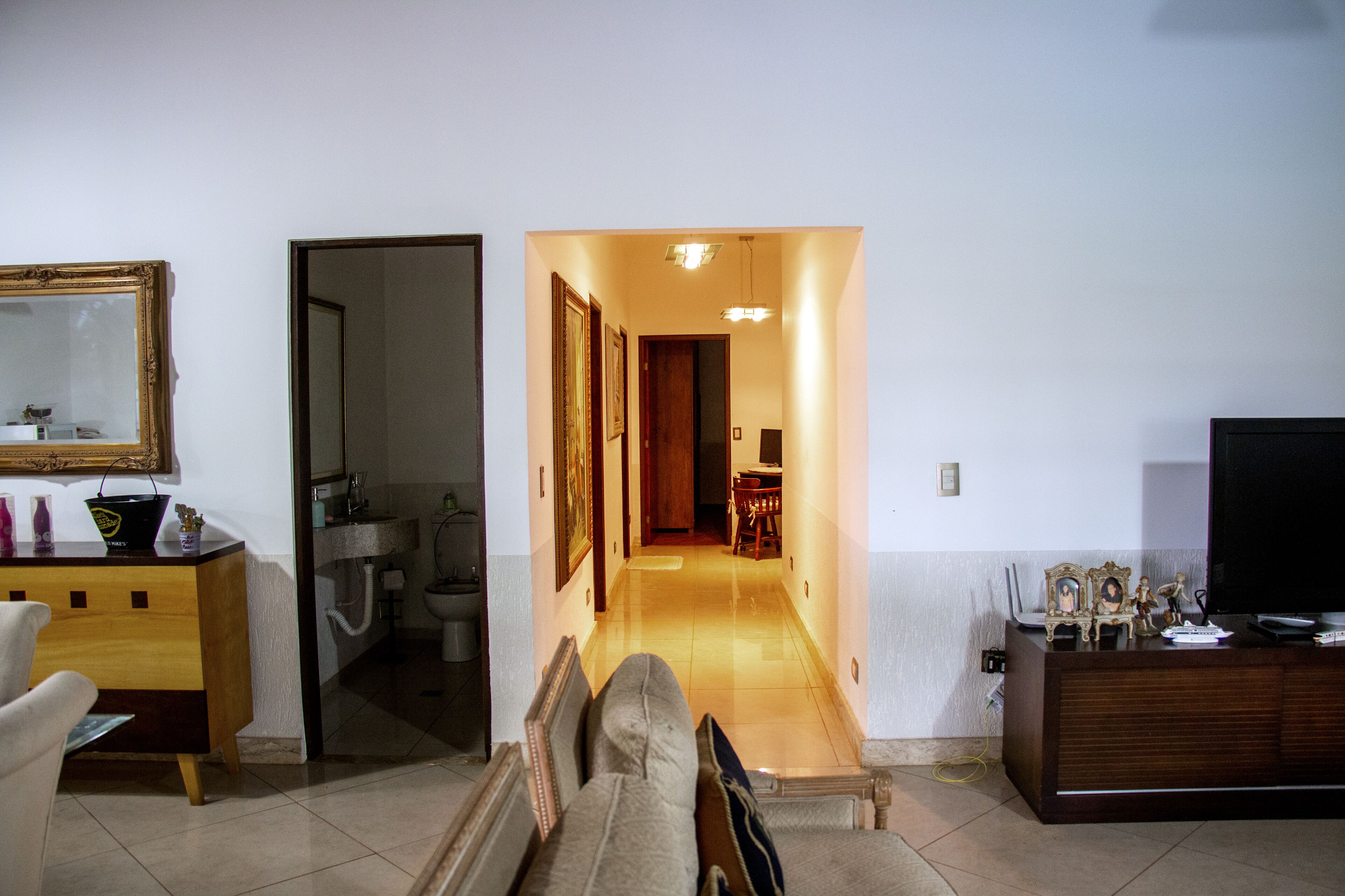 Televisio, stereot, tietokoneen näyttö